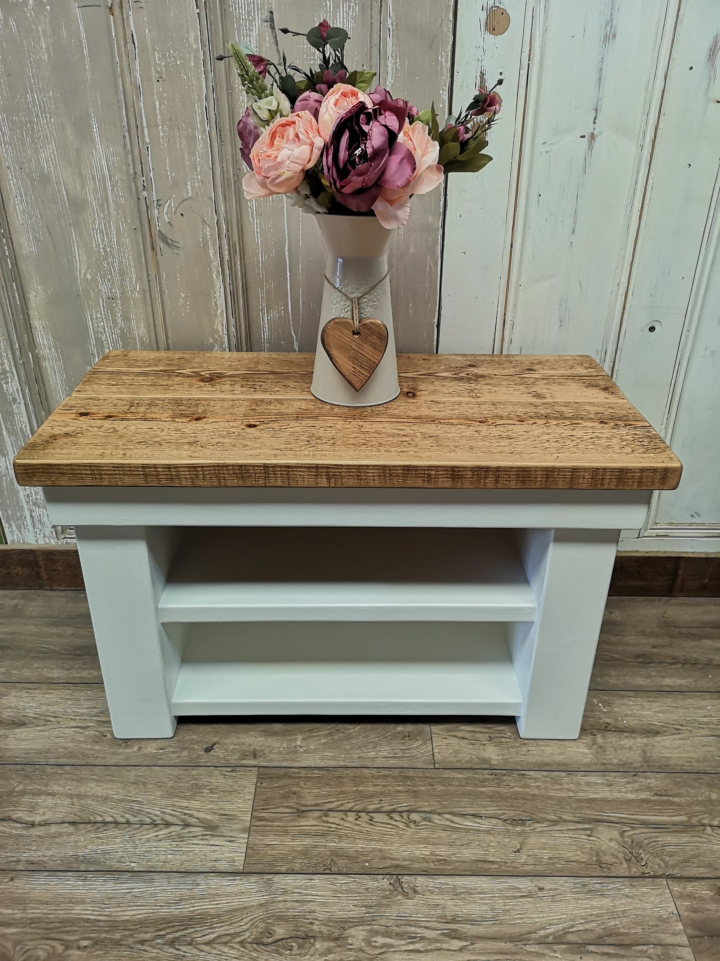 Size: Small - Medium Oak & White White Solid