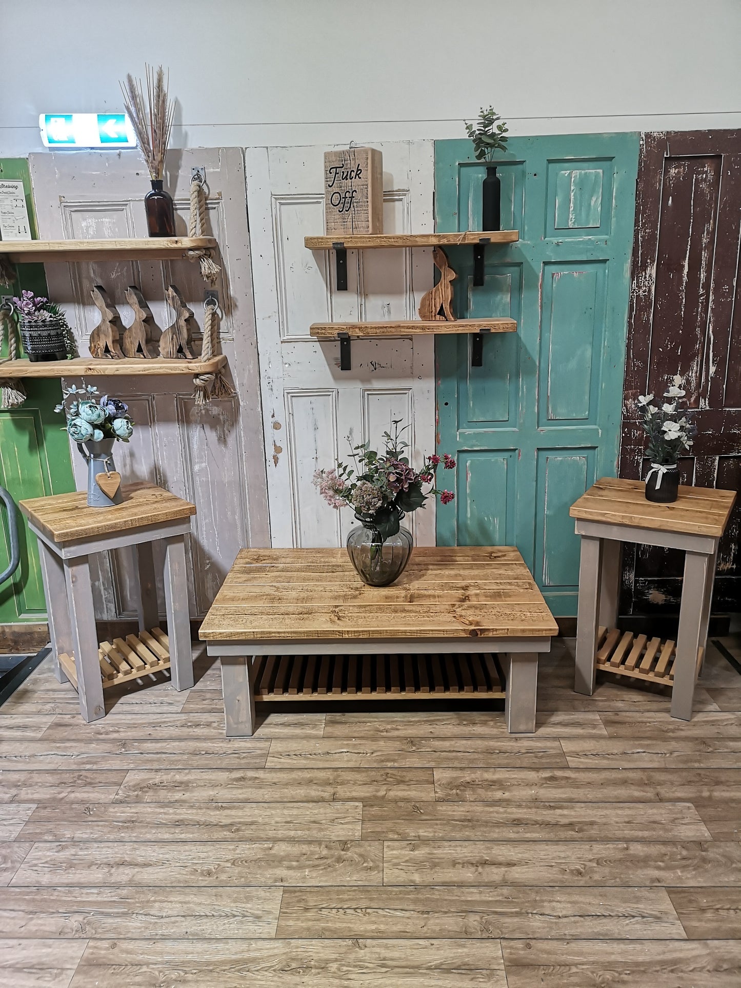 Medium Oak & Shore Rocks Shab