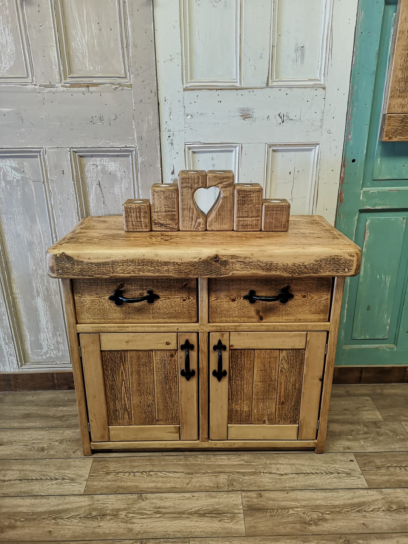 Size: Small. Medium Oak with Black Fleur de Lys