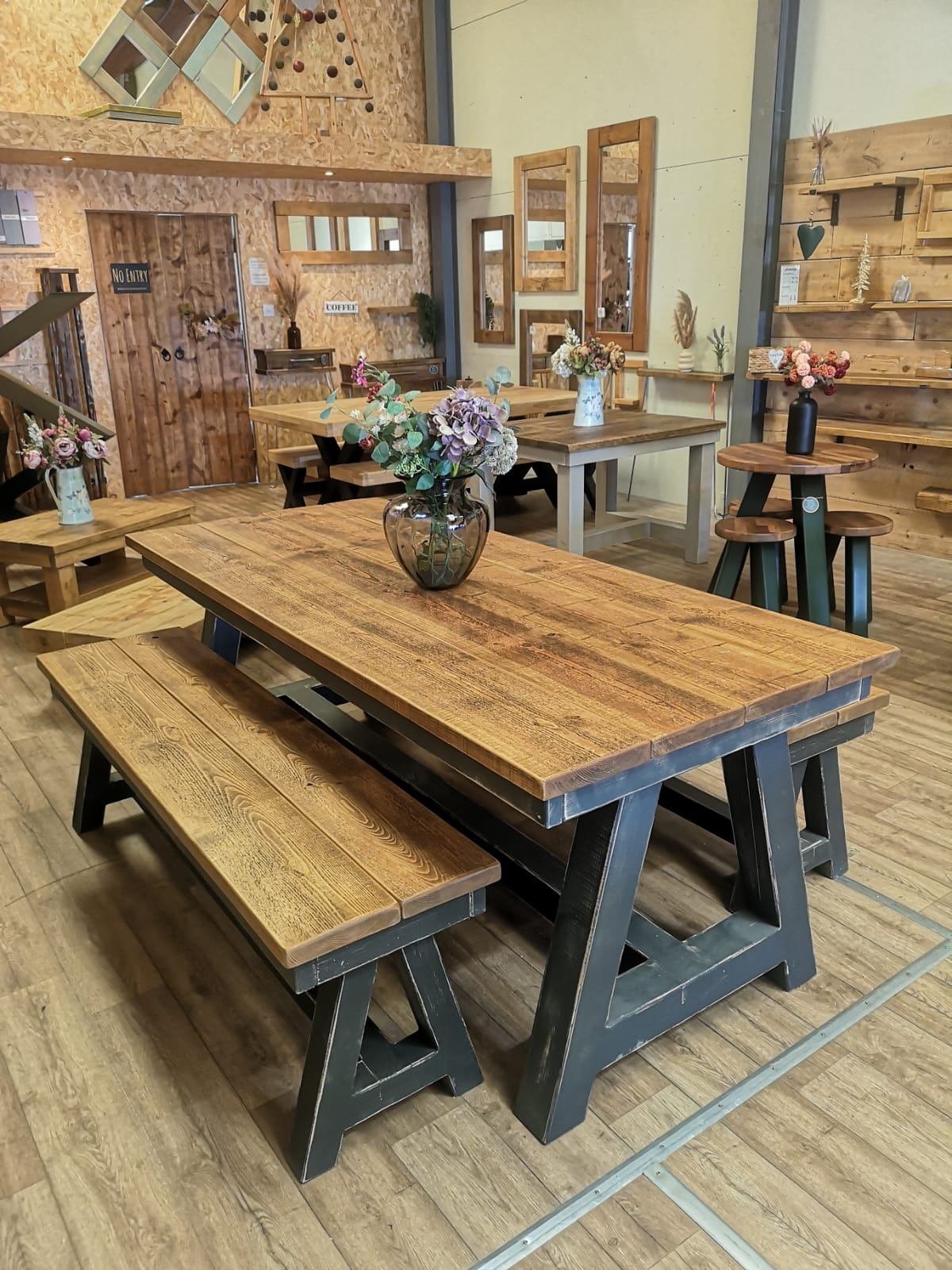 OUTLET - Trestle Dining Set