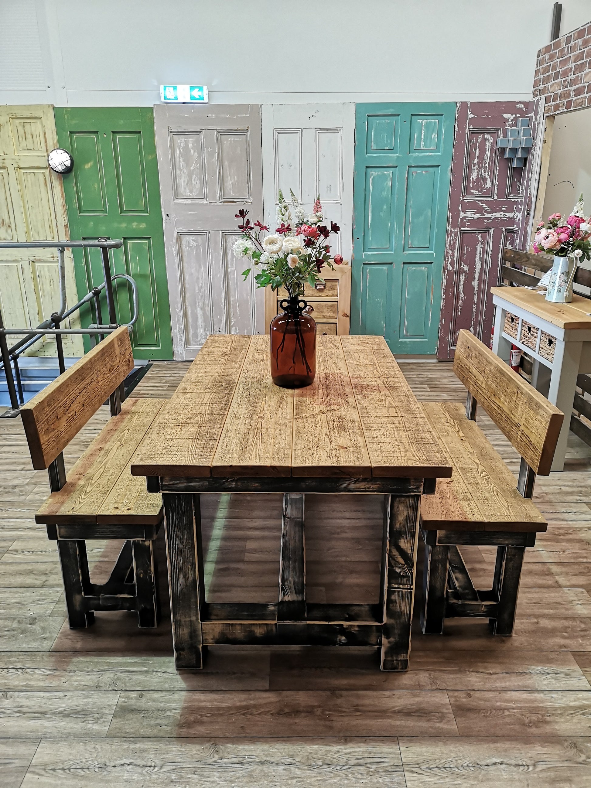 Medium Oak & Pitch Black in Shab Finish