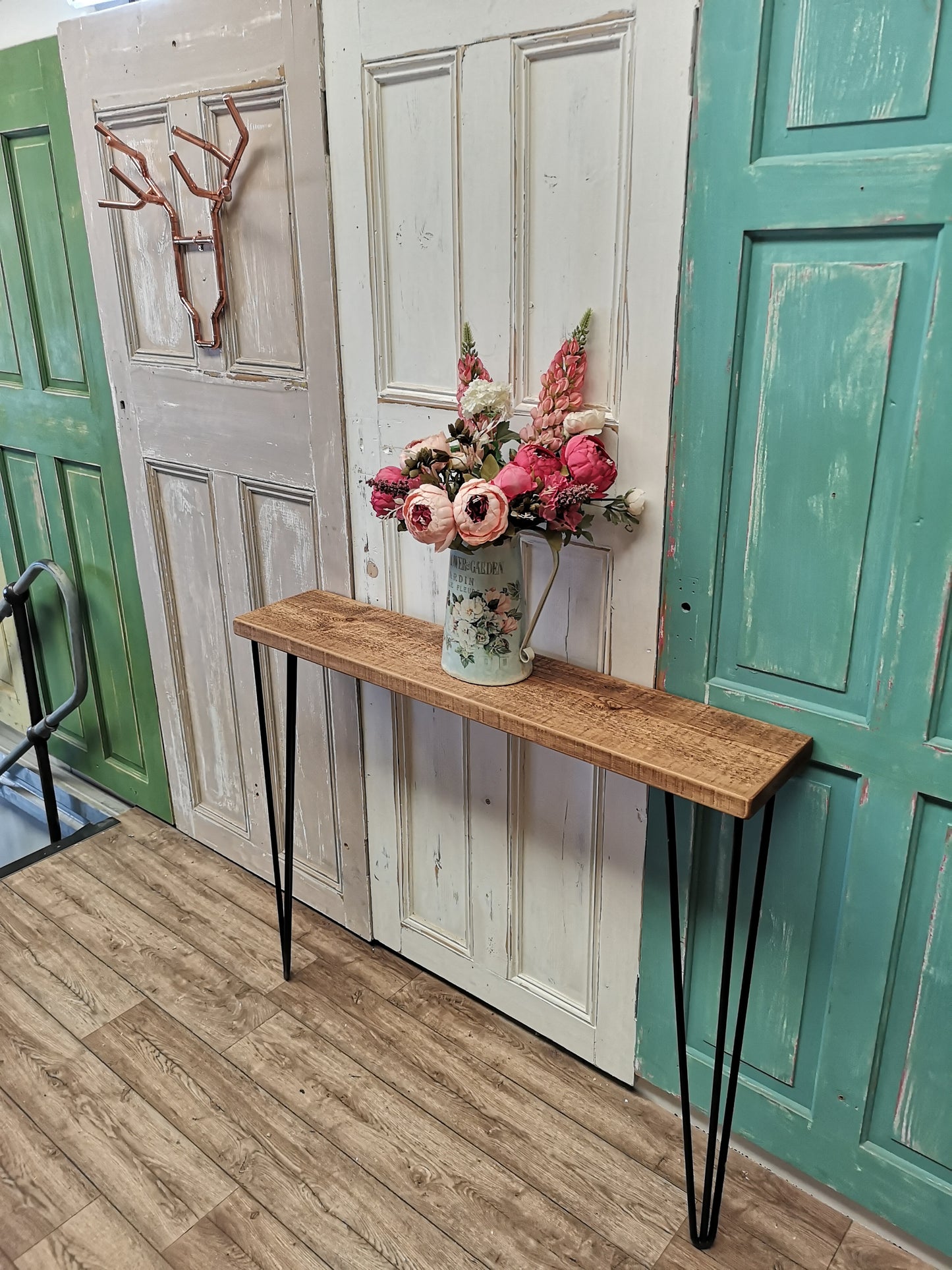 Hairpin Strip Console