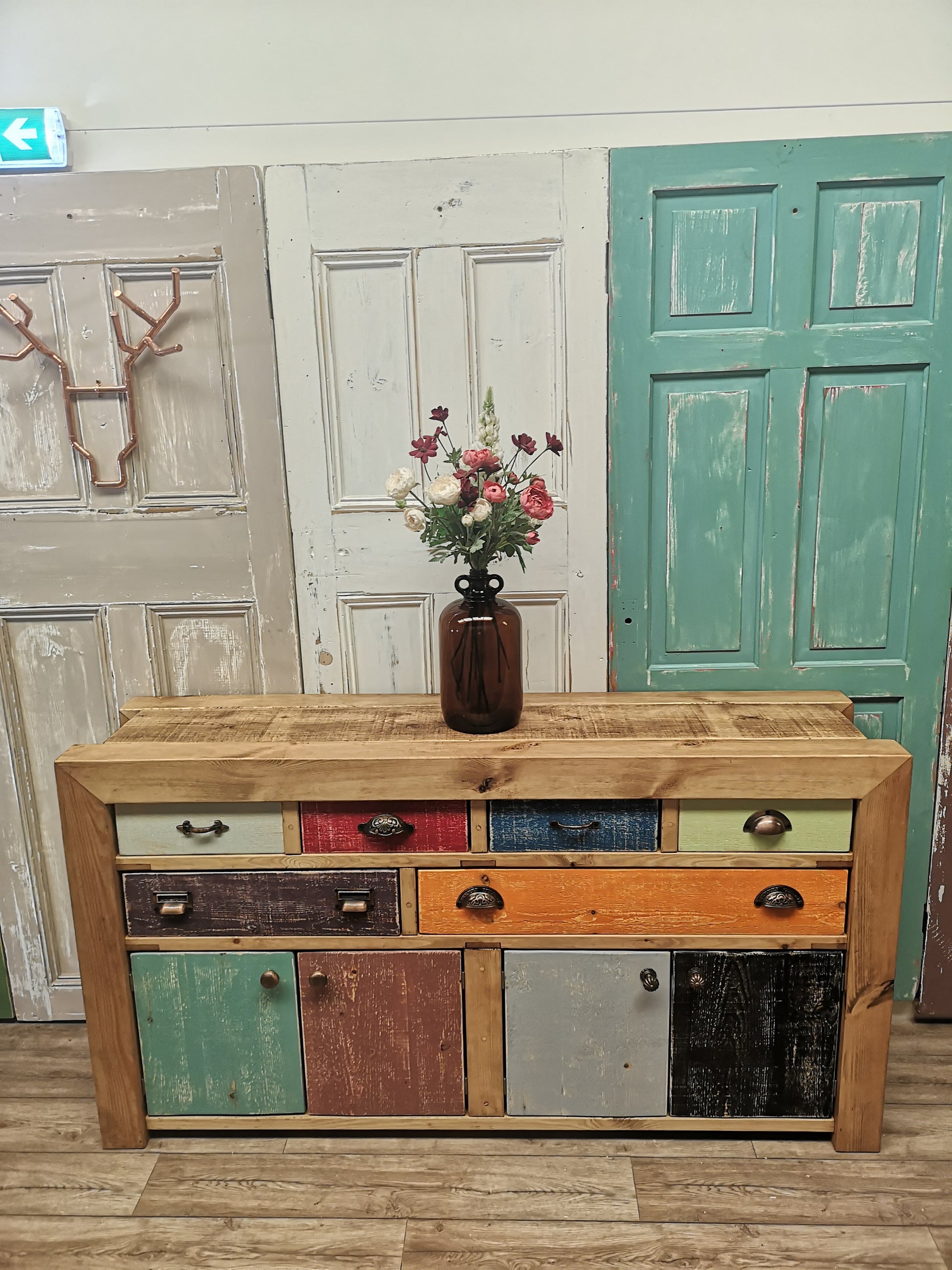 Size: Med - Medium Oak & Multi-Colour