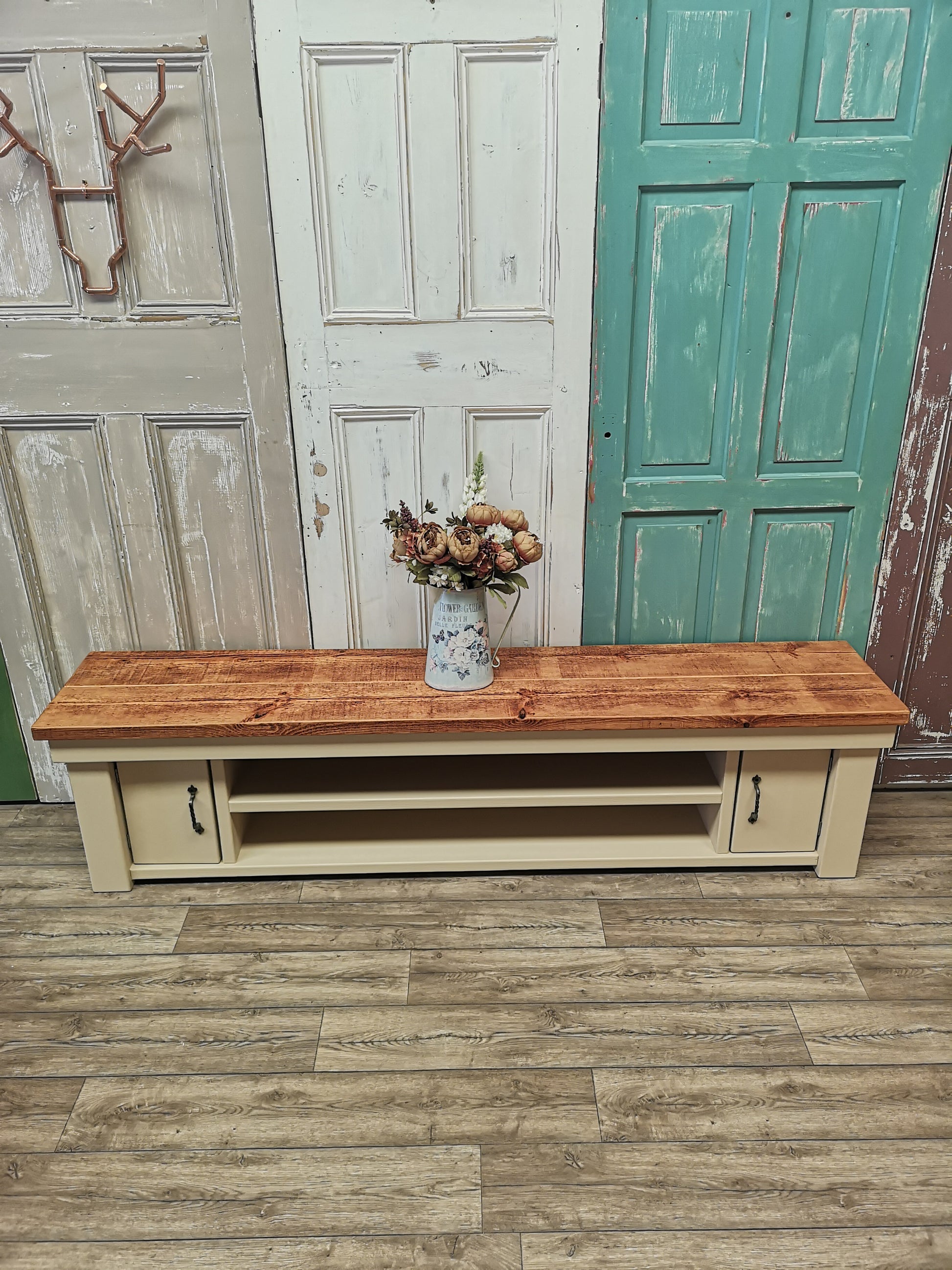 Size: Large - Medium Mahogany & Nut Nut Smoothie Solid