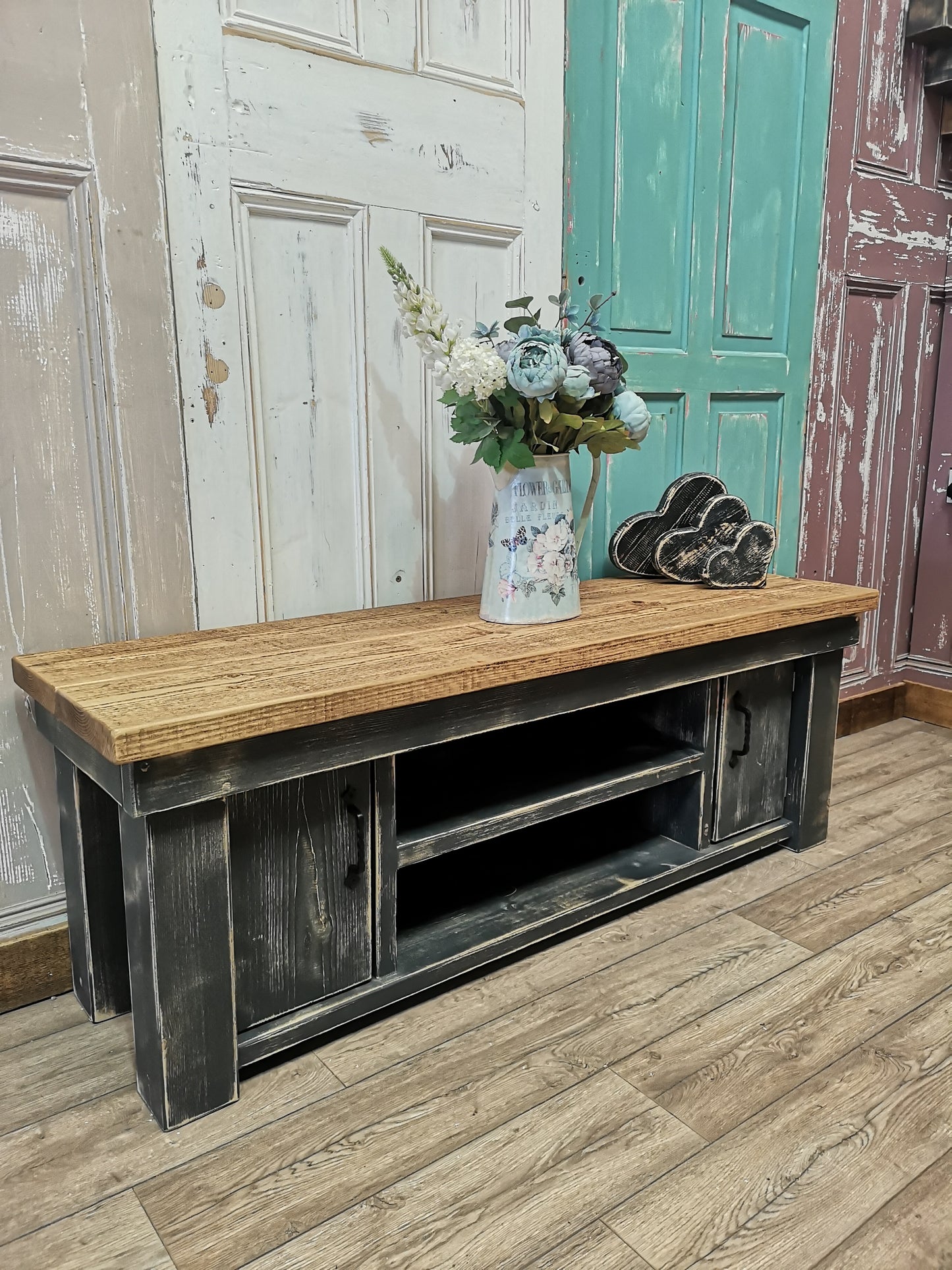Size: Medium - Medium Oak & Black Heron Shab