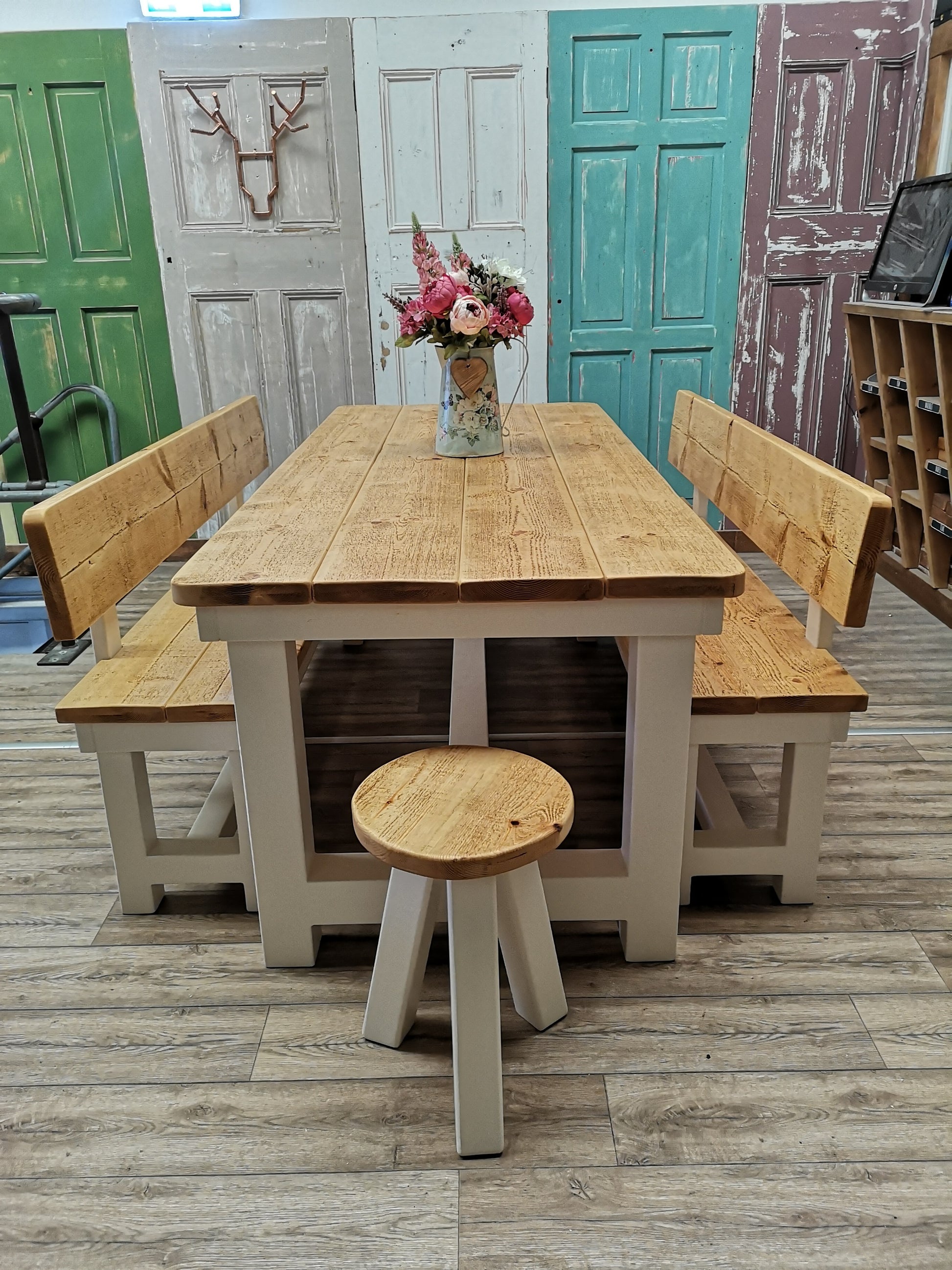 Light Oak & Pale Mortlake in Solid Finish