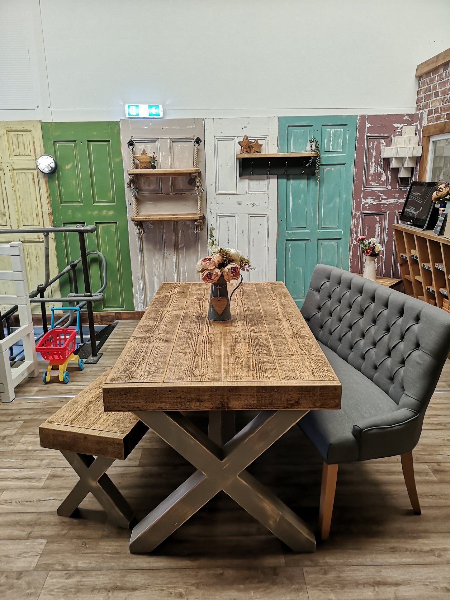 Medium Oak & Shore Rocks - Shab Finish