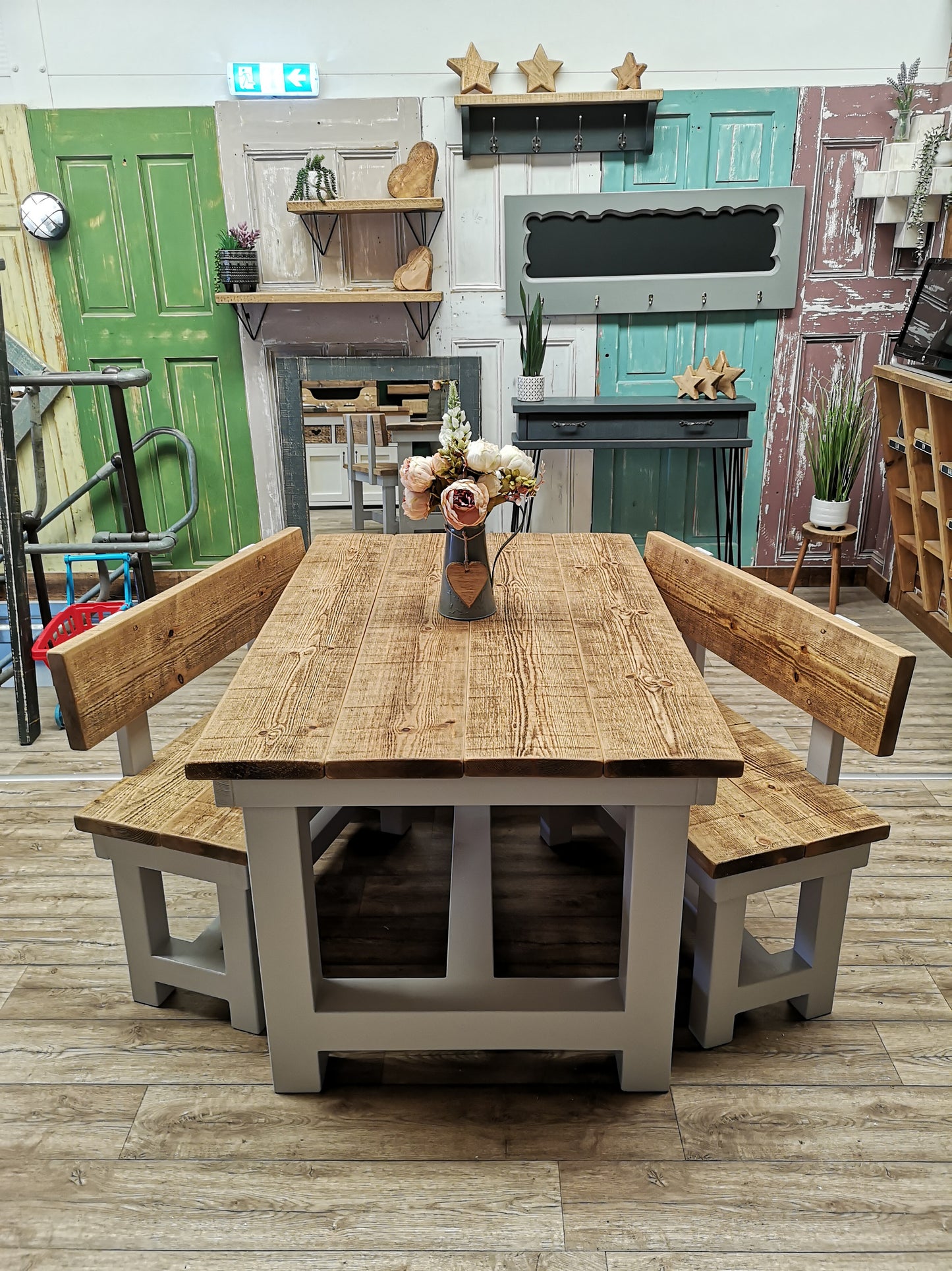 Medium Oak & Shore Rocks in Solid Finish