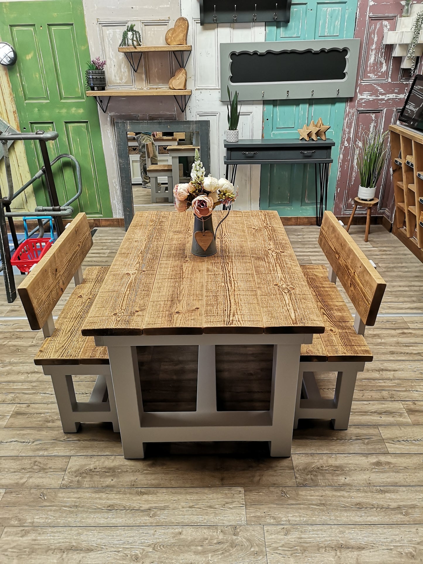 Medium Oak & Shore Rocks in Solid Finish