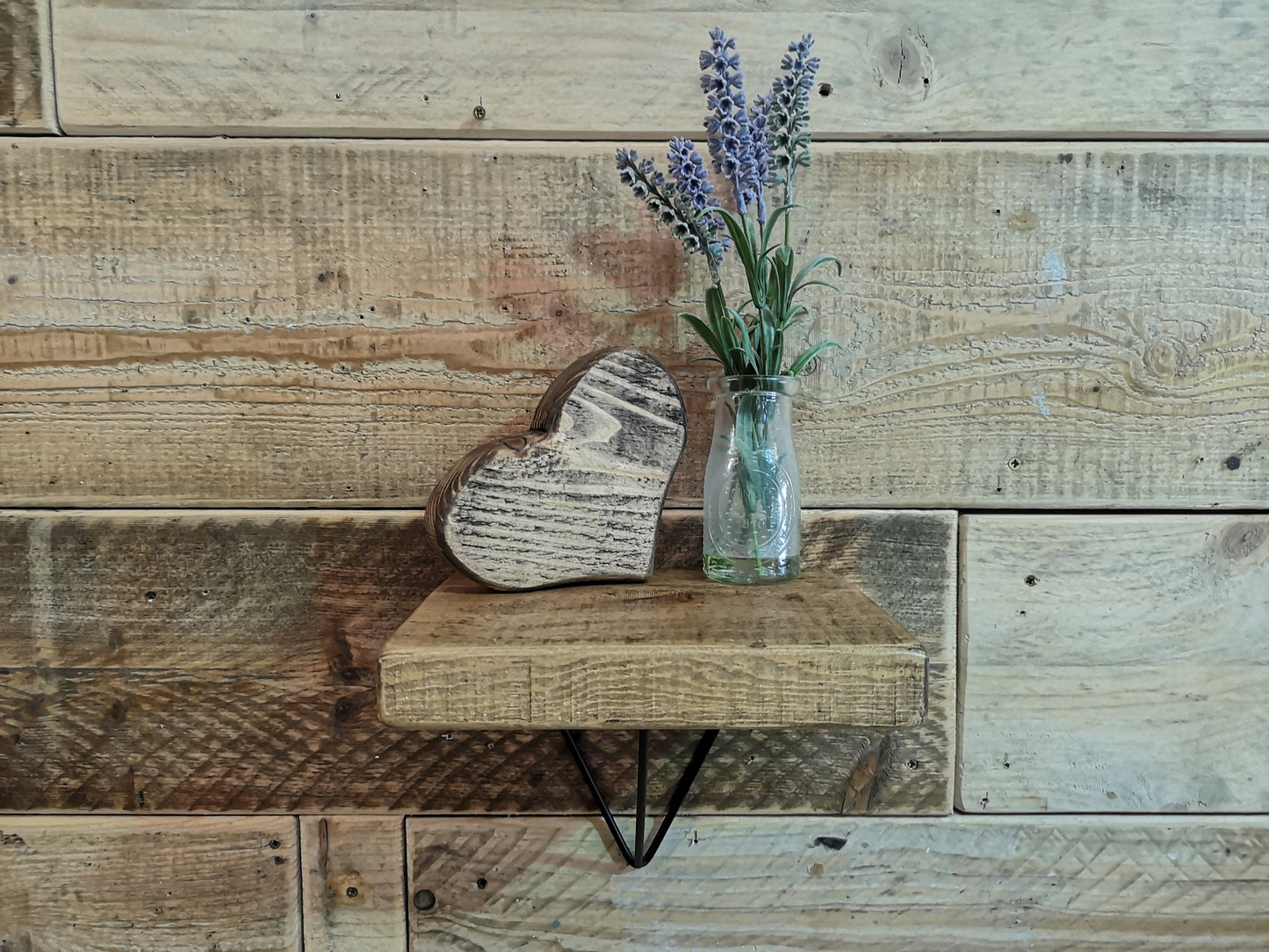 Jacobean with Black Bracket