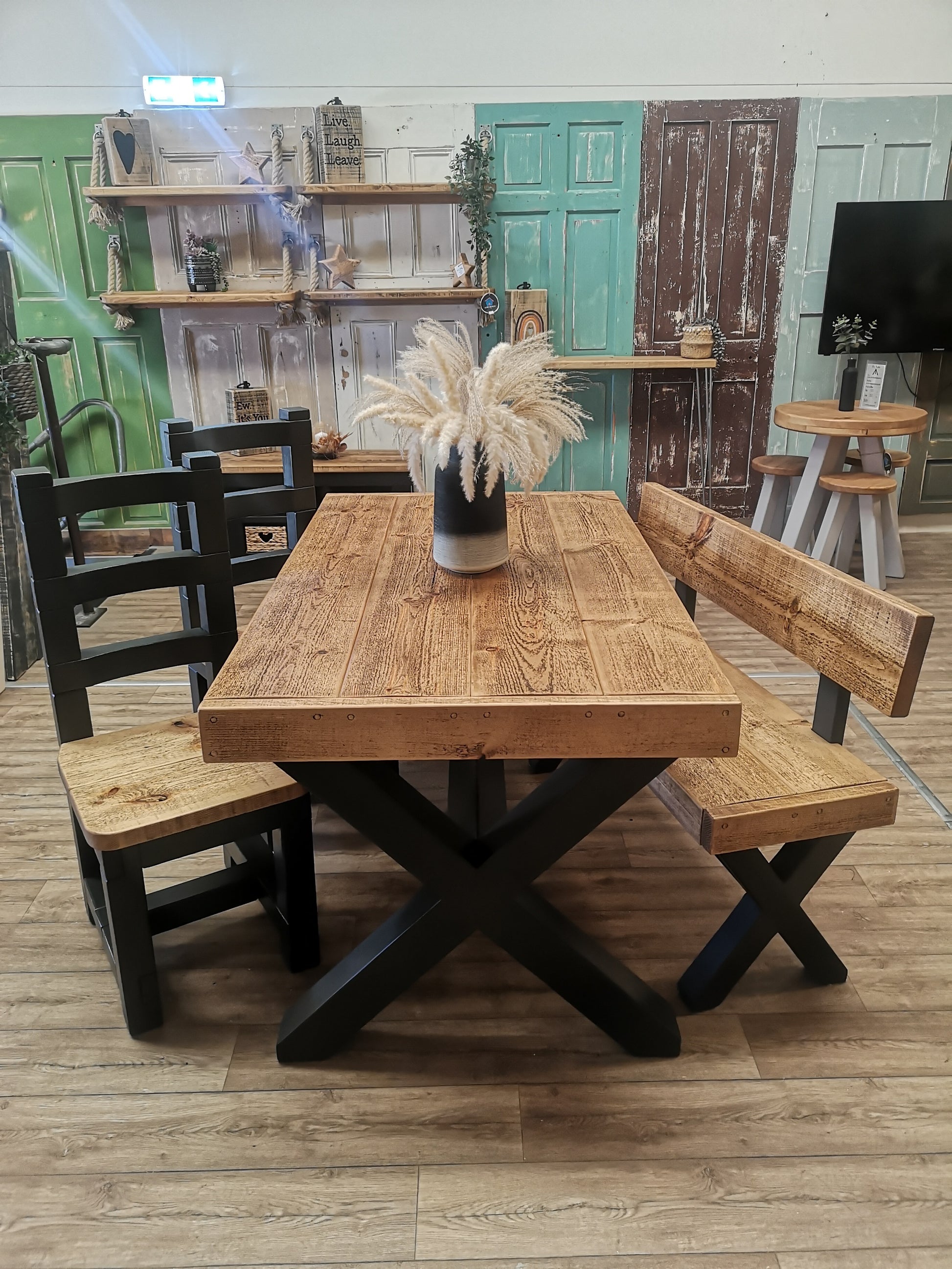 Medium Oak & Pitch Black