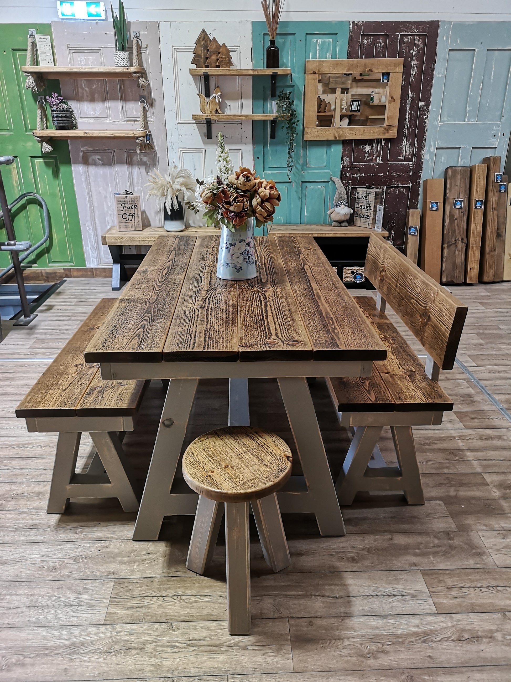 Jacobean & Shore Rocks in Shab Finish