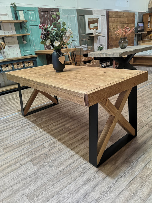 Medium Oak & Black