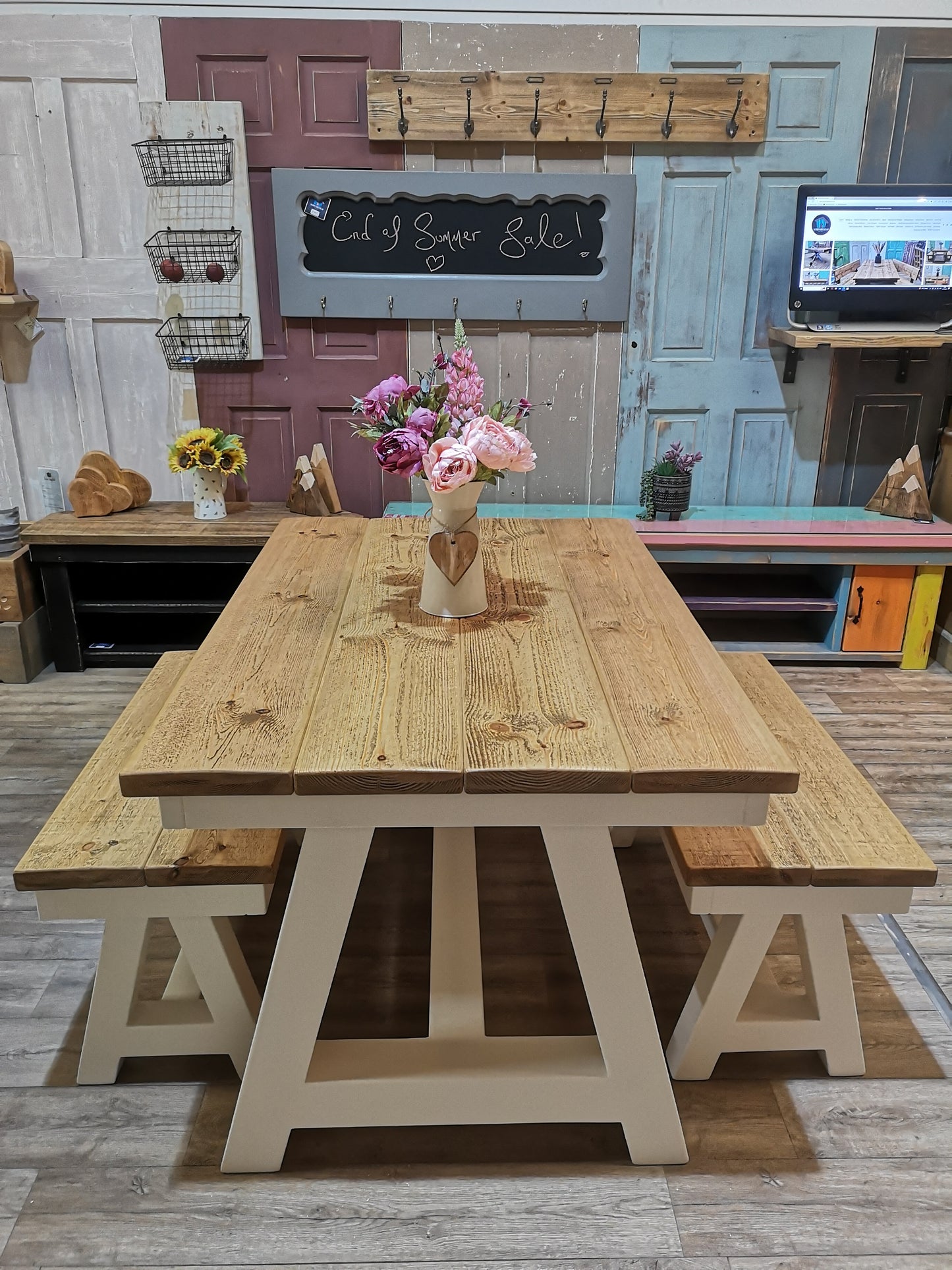 Light Oak & Pale Mortlake 