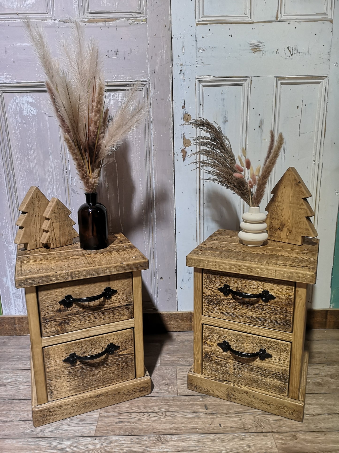 Jacobean with Black Fleur de Lys Handles