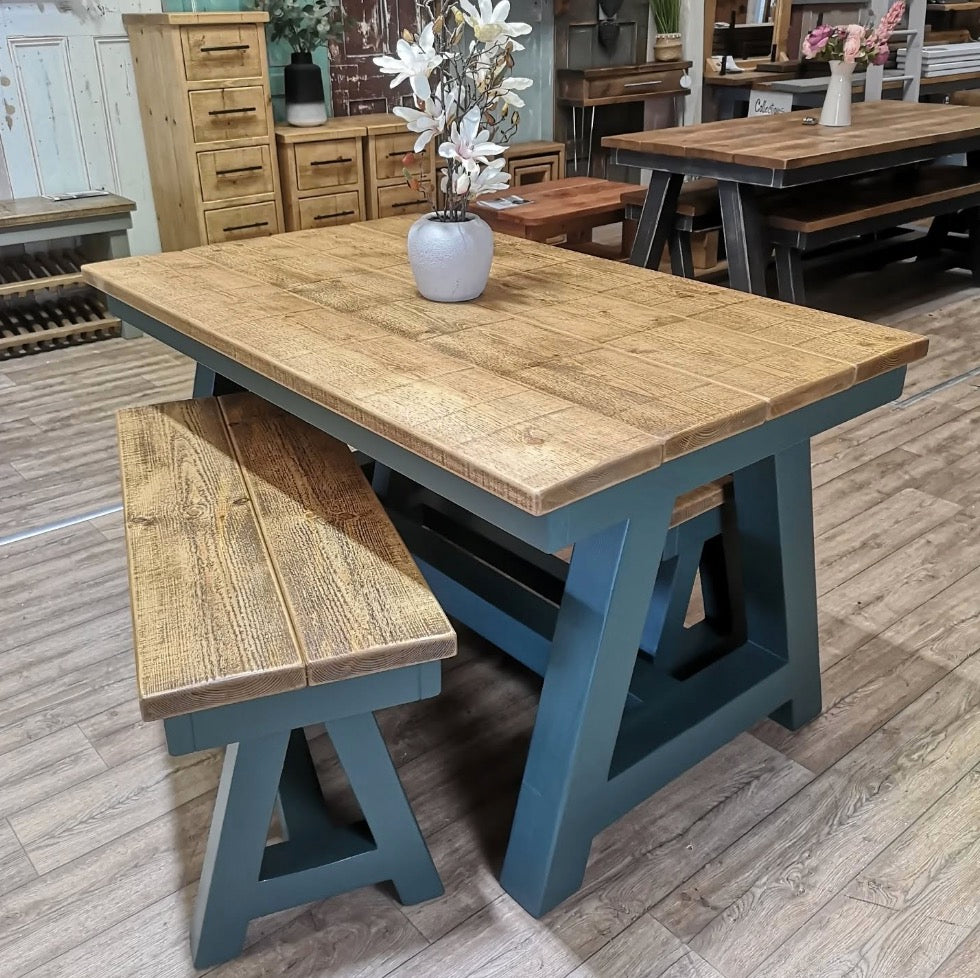 Medium Oak & Monkey Puzzle