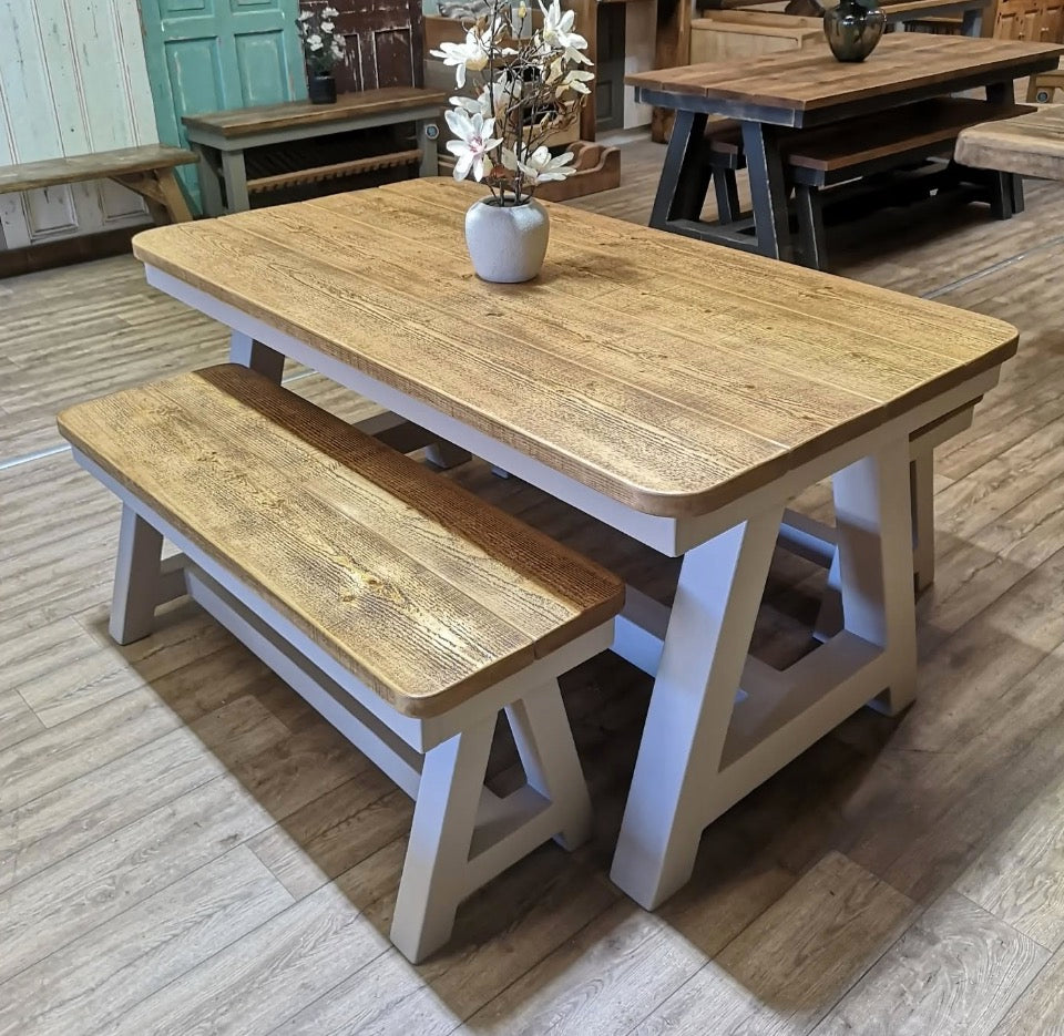 Medium Oak & Cozy Atmosphere. Rounded edges.