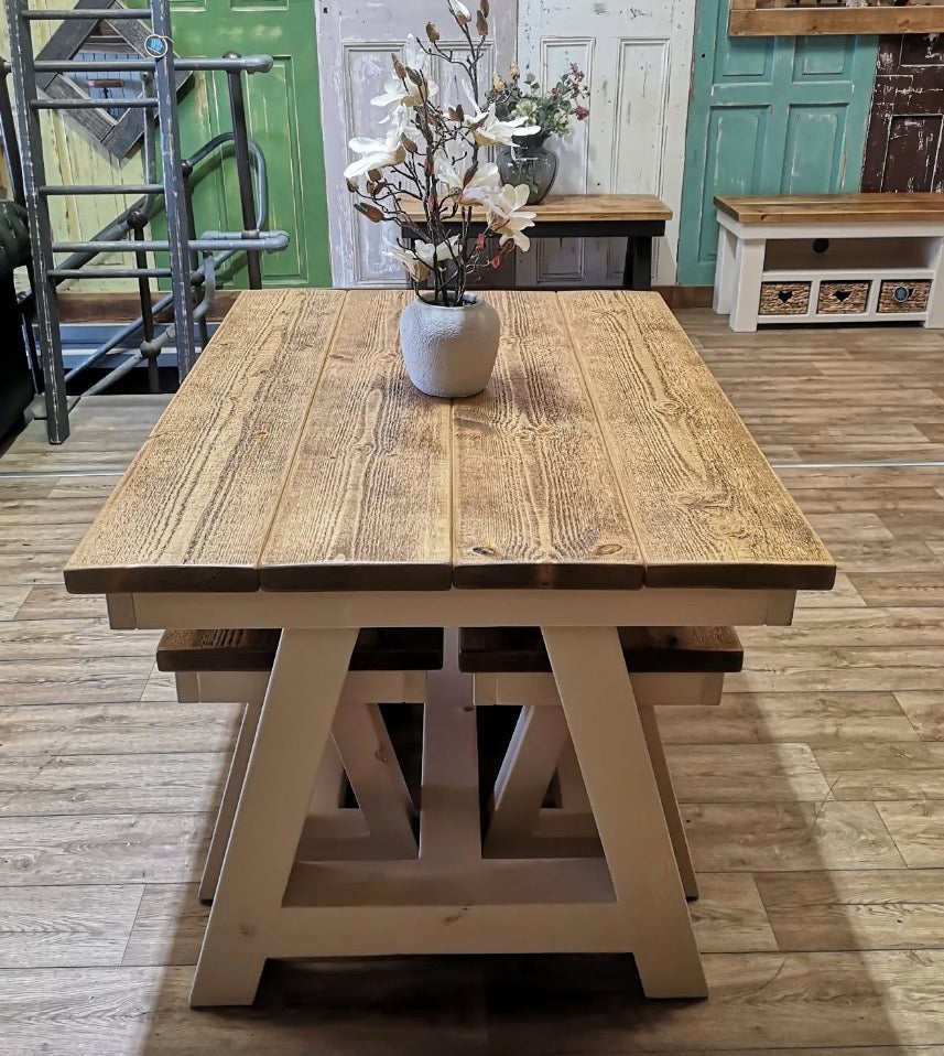 Medium Oak & Nut Smoothie in Shab Finish