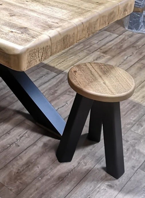 Medium Oak & Pitch Black