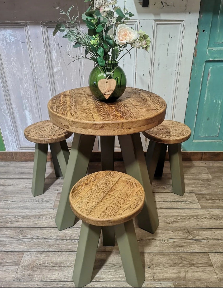 Medium Oak & Bespoke Green (contact us for bespoke colours)