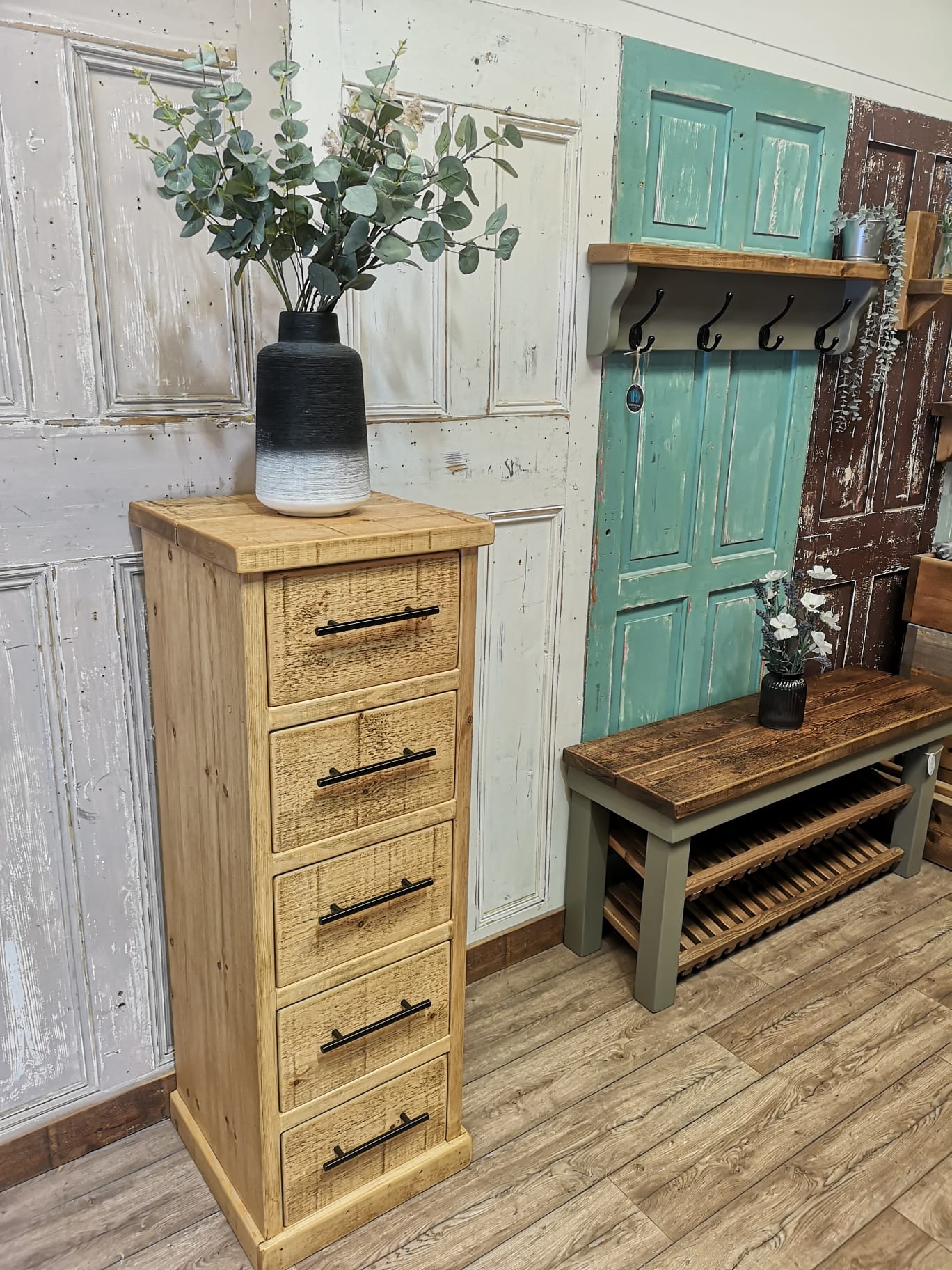 Light Oak with Black T-Bars