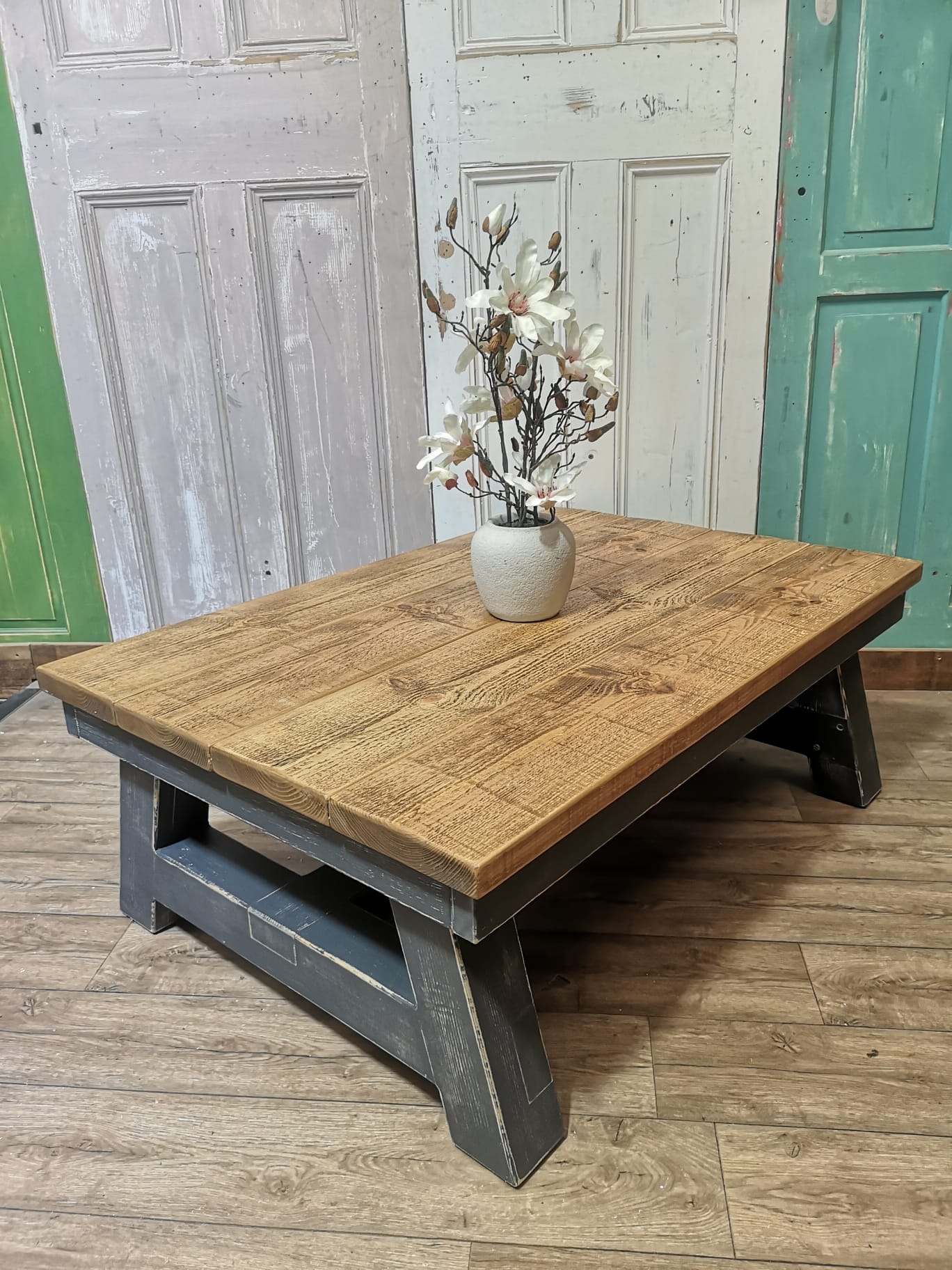 Medium Oak & Black Heron Shab