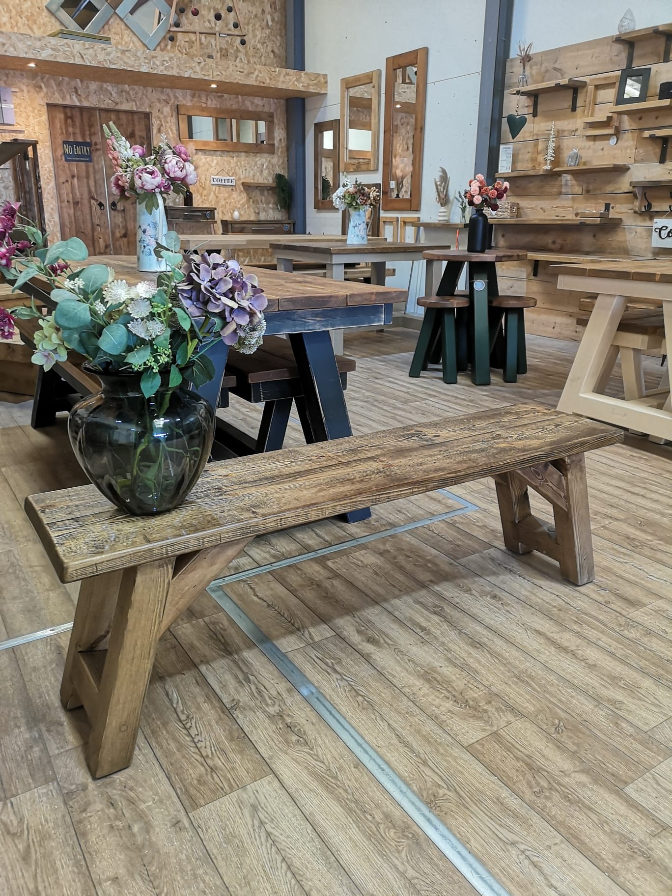 Brentwood Bench in Jacobean