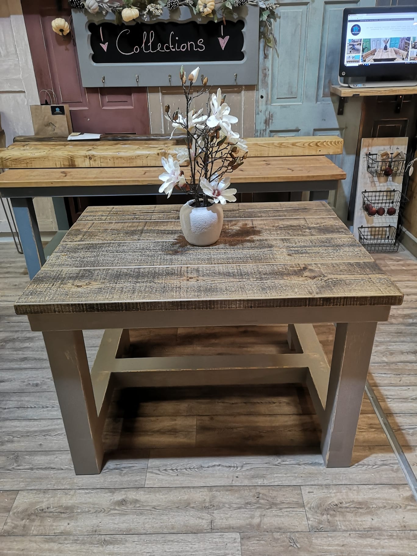 OUTLET - Farmhouse Dining Table