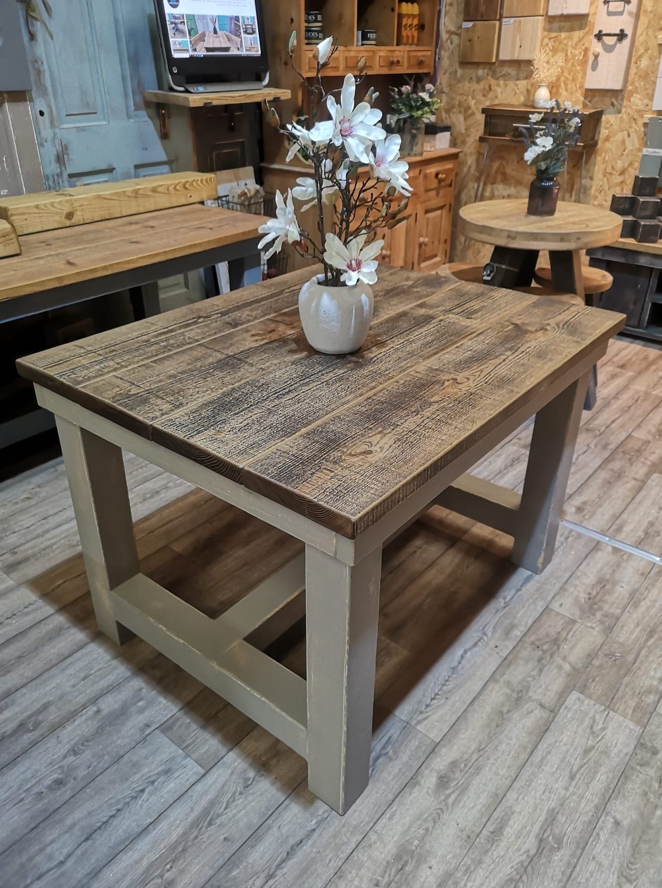 OUTLET - Farmhouse Dining Table