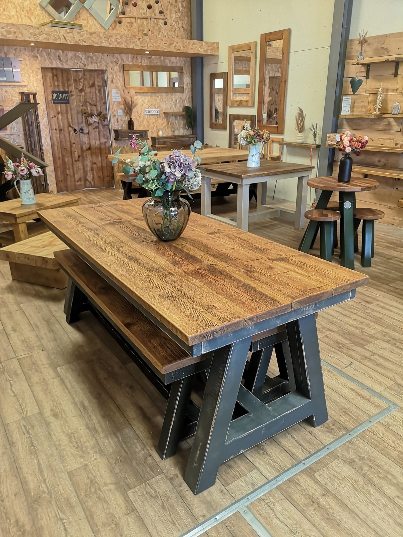 OUTLET - Trestle Dining Set