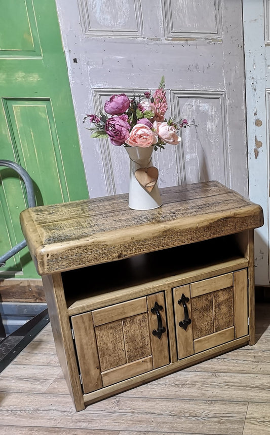 acobean with Black Fleur de Lys Handles